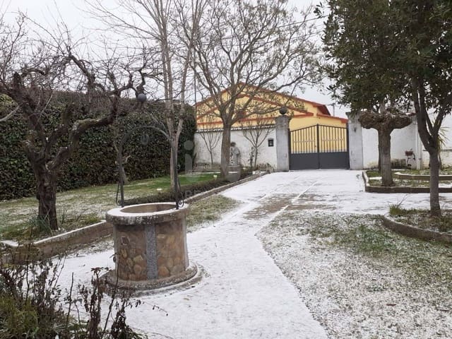 3 bedroom Townhouse for sale in Salamanca city with garage - € 125,000 (Ref: 9989231)