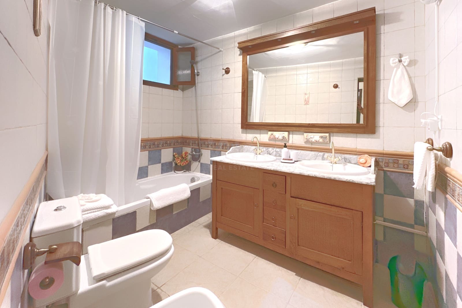 3 Zimmer Haus zu verkaufen in Badajoz Stadt mit Pool Garage - 180.500 € (Ref: 9989236)