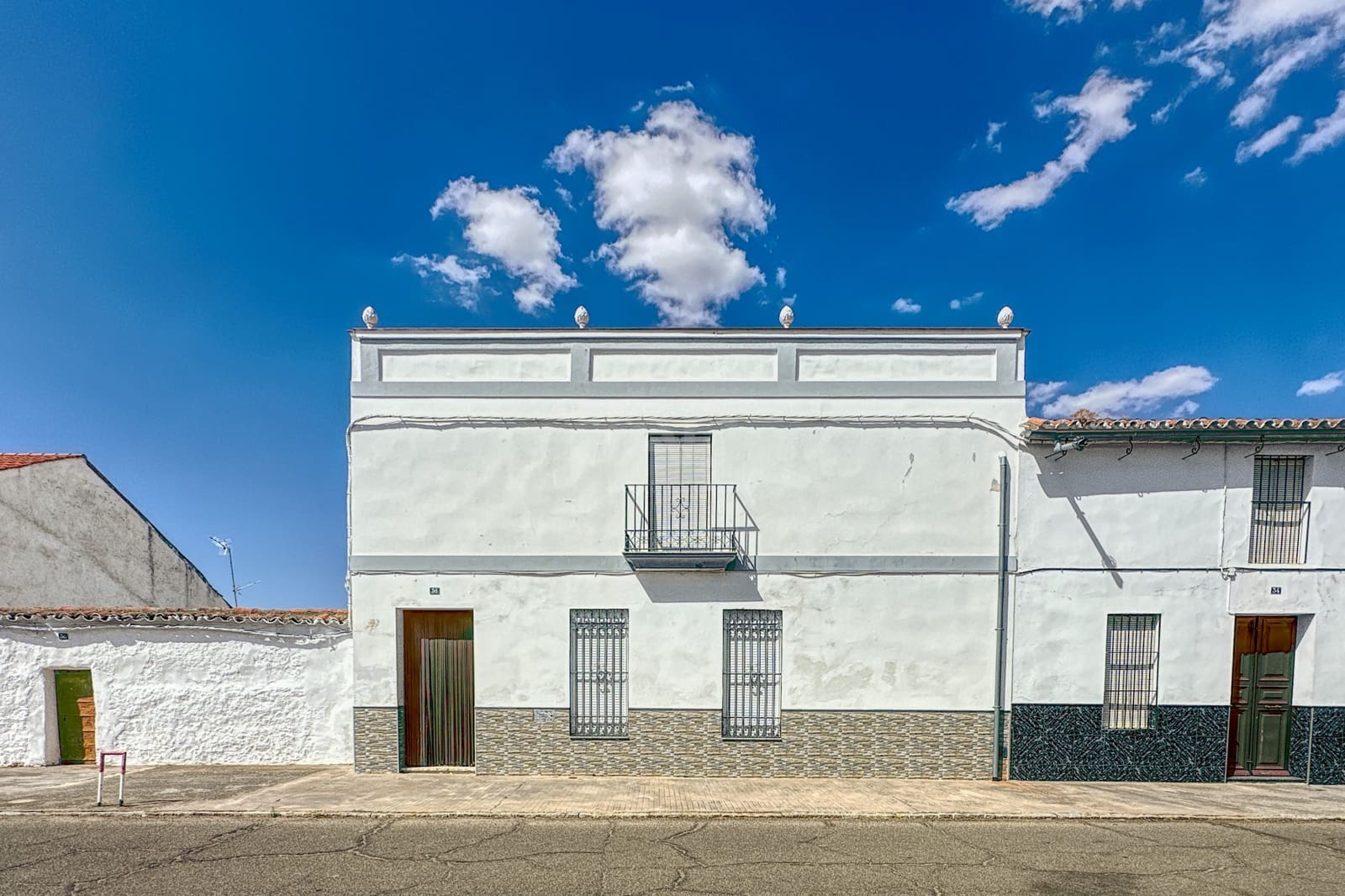 3 Zimmer Haus zu verkaufen in Badajoz Stadt mit Pool Garage - 180.500 € (Ref: 9989236)