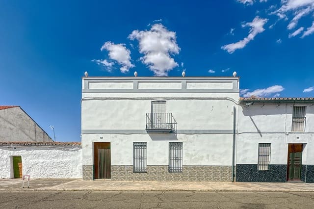 3 Zimmer Haus zu verkaufen in Badajoz Stadt mit Pool Garage - 180.500 € (Ref: 9989236)
