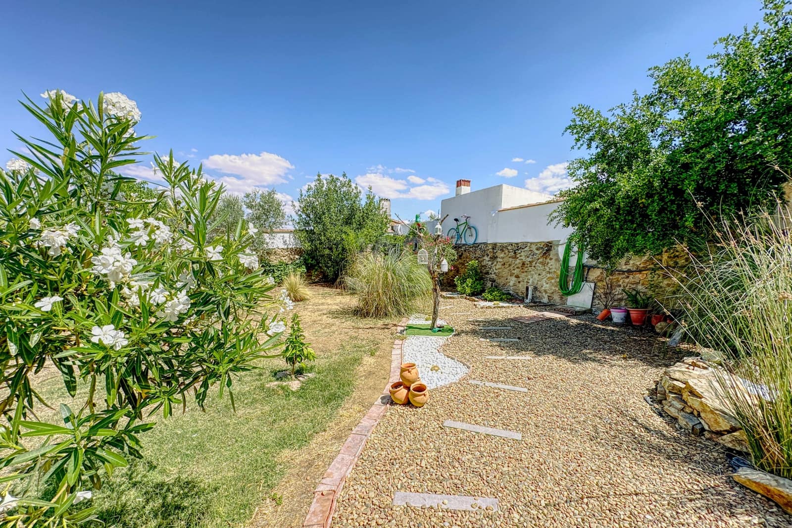 3 Zimmer Haus zu verkaufen in Badajoz Stadt mit Pool Garage - 180.500 € (Ref: 9989236)