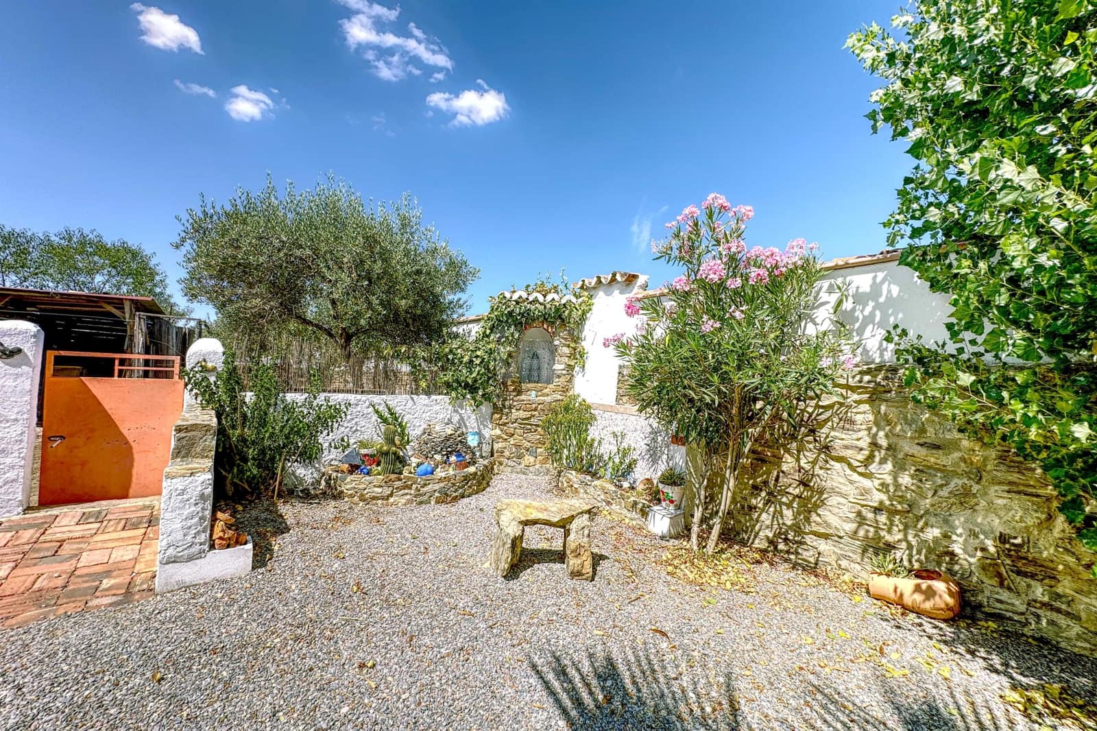 3 Zimmer Haus zu verkaufen in Badajoz Stadt mit Pool Garage - 180.500 € (Ref: 9989236)