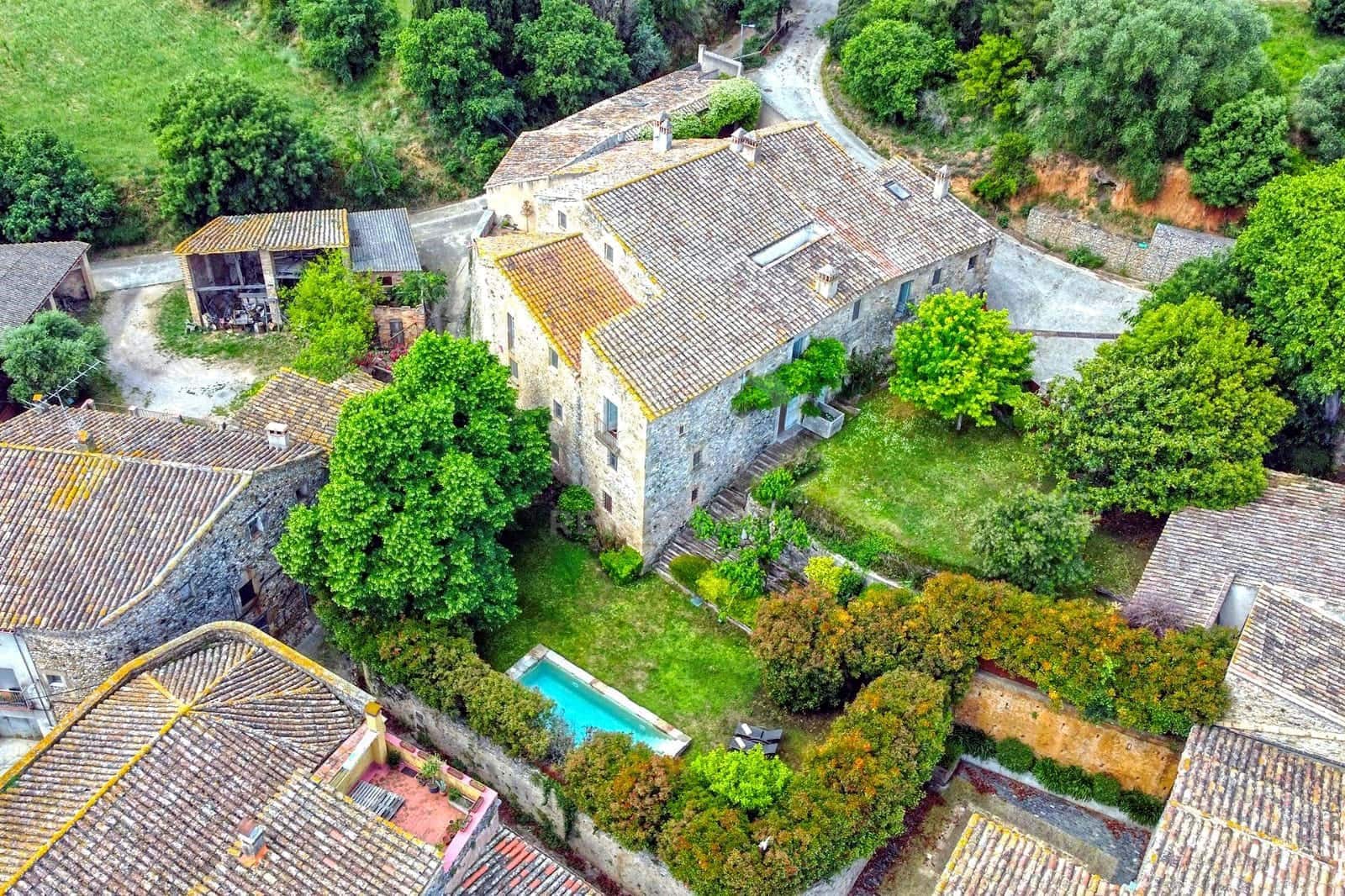9 soveværelse Finca/Landehus til salg i Girona by med swimmingpool garage - € 1.900.000 (Ref: 9989242)