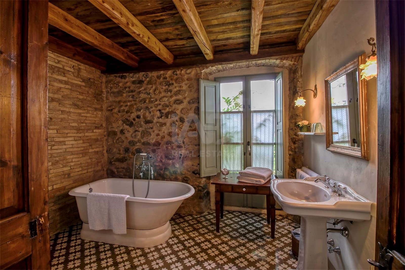 9 soveværelse Finca/Landehus til salg i Girona by med swimmingpool garage - € 1.900.000 (Ref: 9989242)