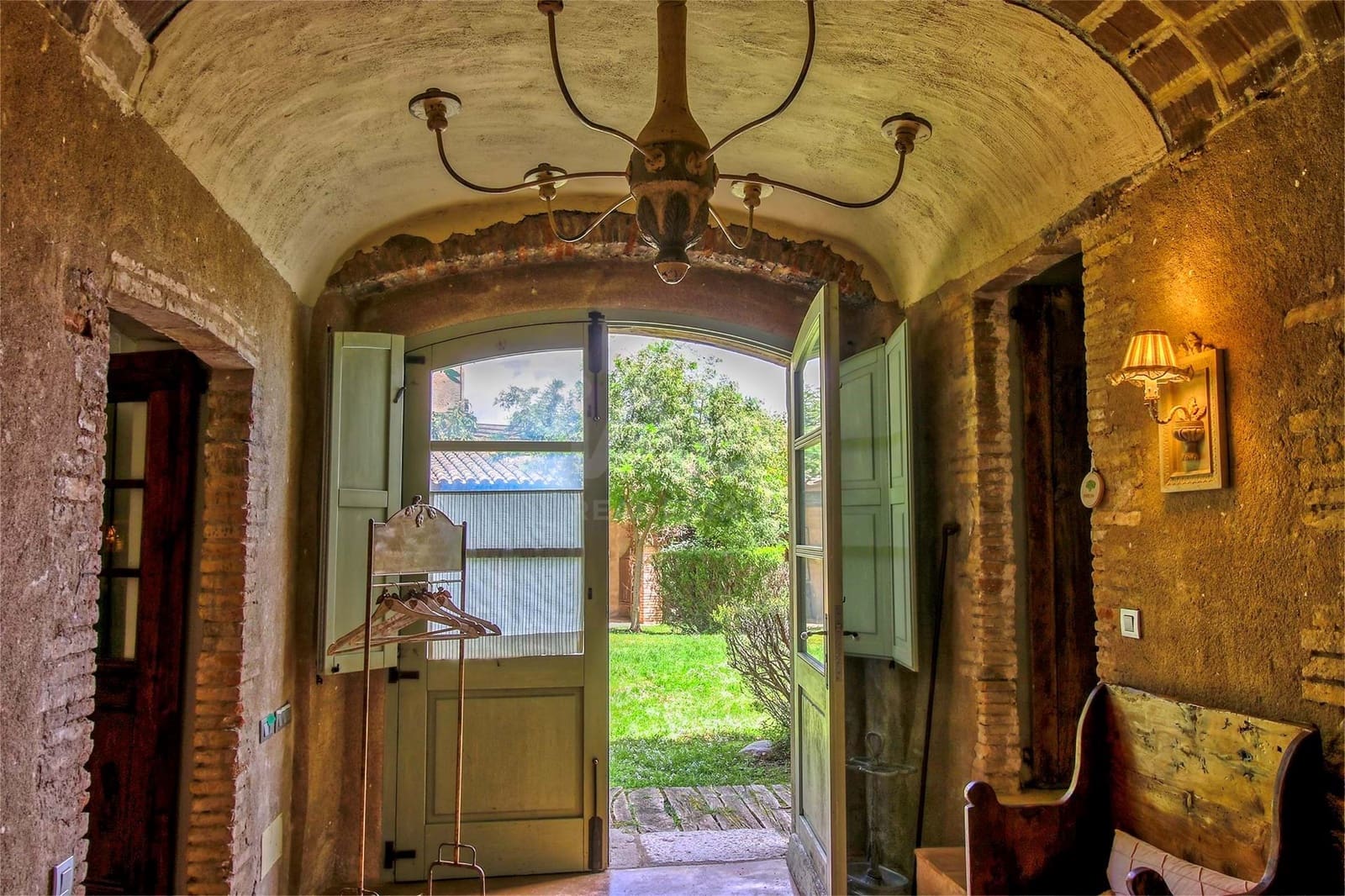 9 soveværelse Finca/Landehus til salg i Girona by med swimmingpool garage - € 1.900.000 (Ref: 9989242)