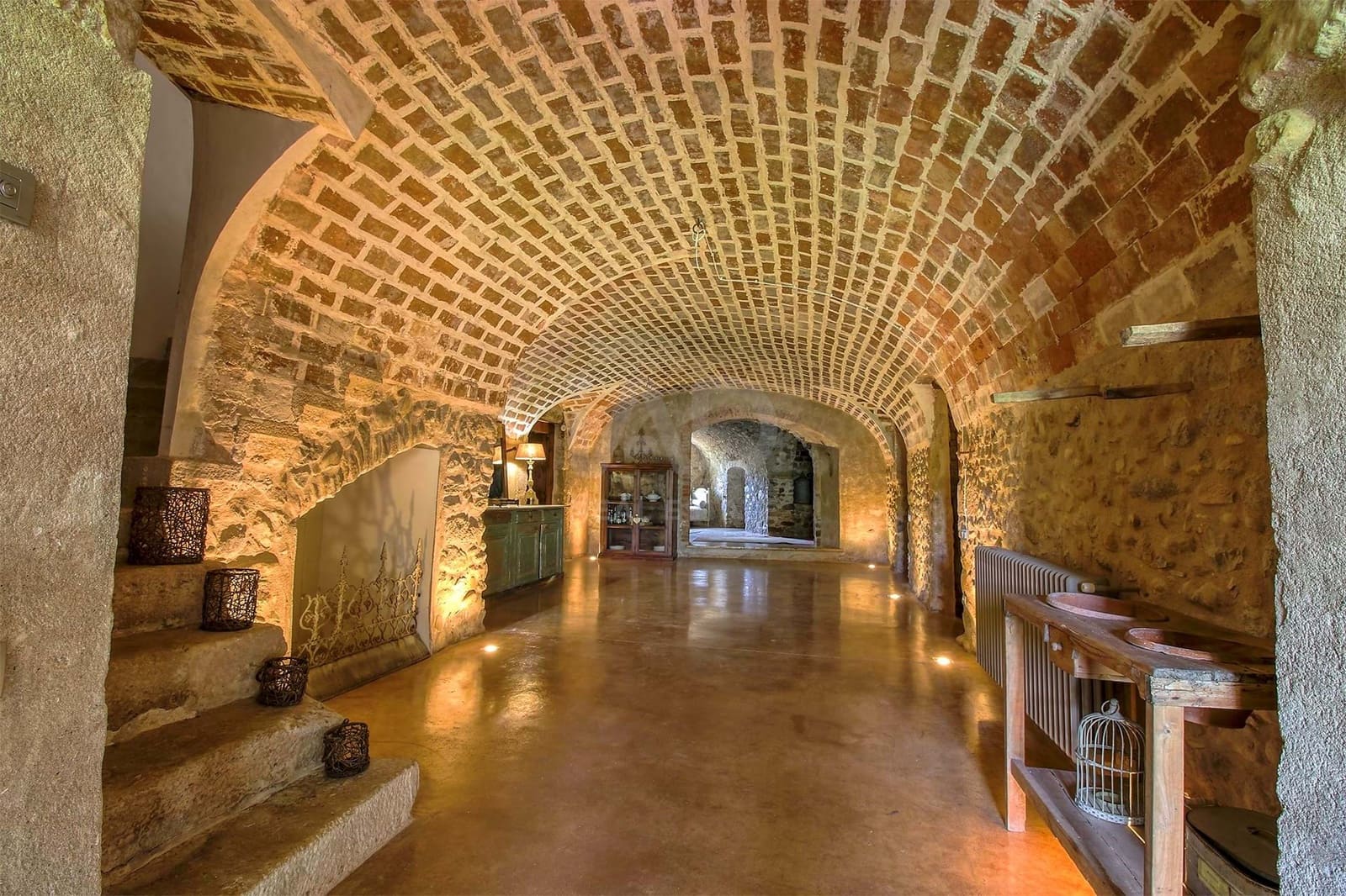 9 soveværelse Finca/Landehus til salg i Girona by med swimmingpool garage - € 1.900.000 (Ref: 9989242)
