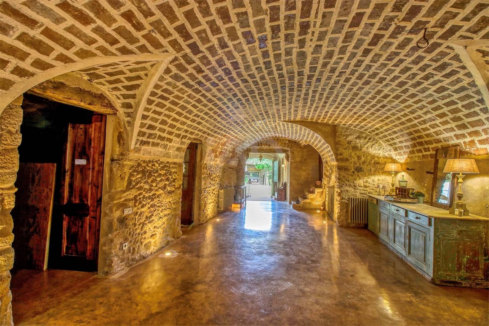 9 soveværelse Finca/Landehus til salg i Girona by med swimmingpool garage - € 1.900.000 (Ref: 9989242)