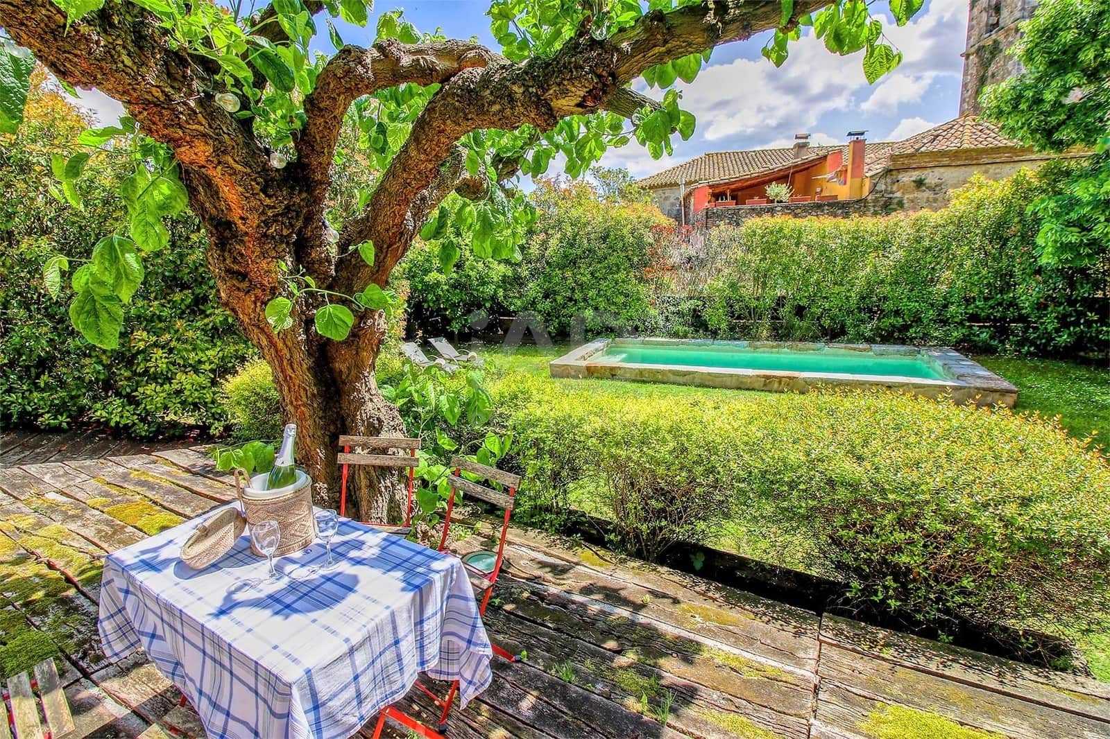 9 soveværelse Finca/Landehus til salg i Girona by med swimmingpool garage - € 1.900.000 (Ref: 9989242)