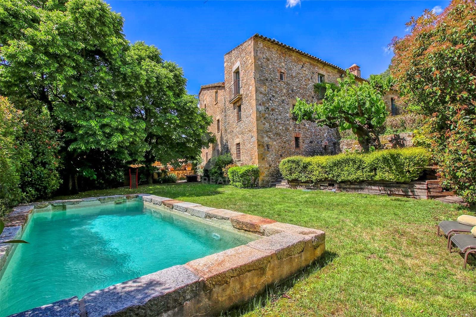 9 soveværelse Finca/Landehus til salg i Girona by med swimmingpool garage - € 1.900.000 (Ref: 9989242)