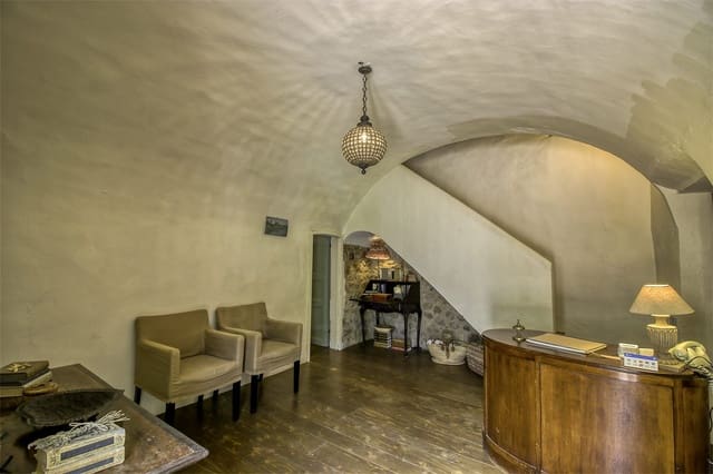 9 soverom Finca/Herregård til salgs i Orfes, Vilademuls med svømmebasseng garasje - € 1 600 000 (Ref: 9989242)