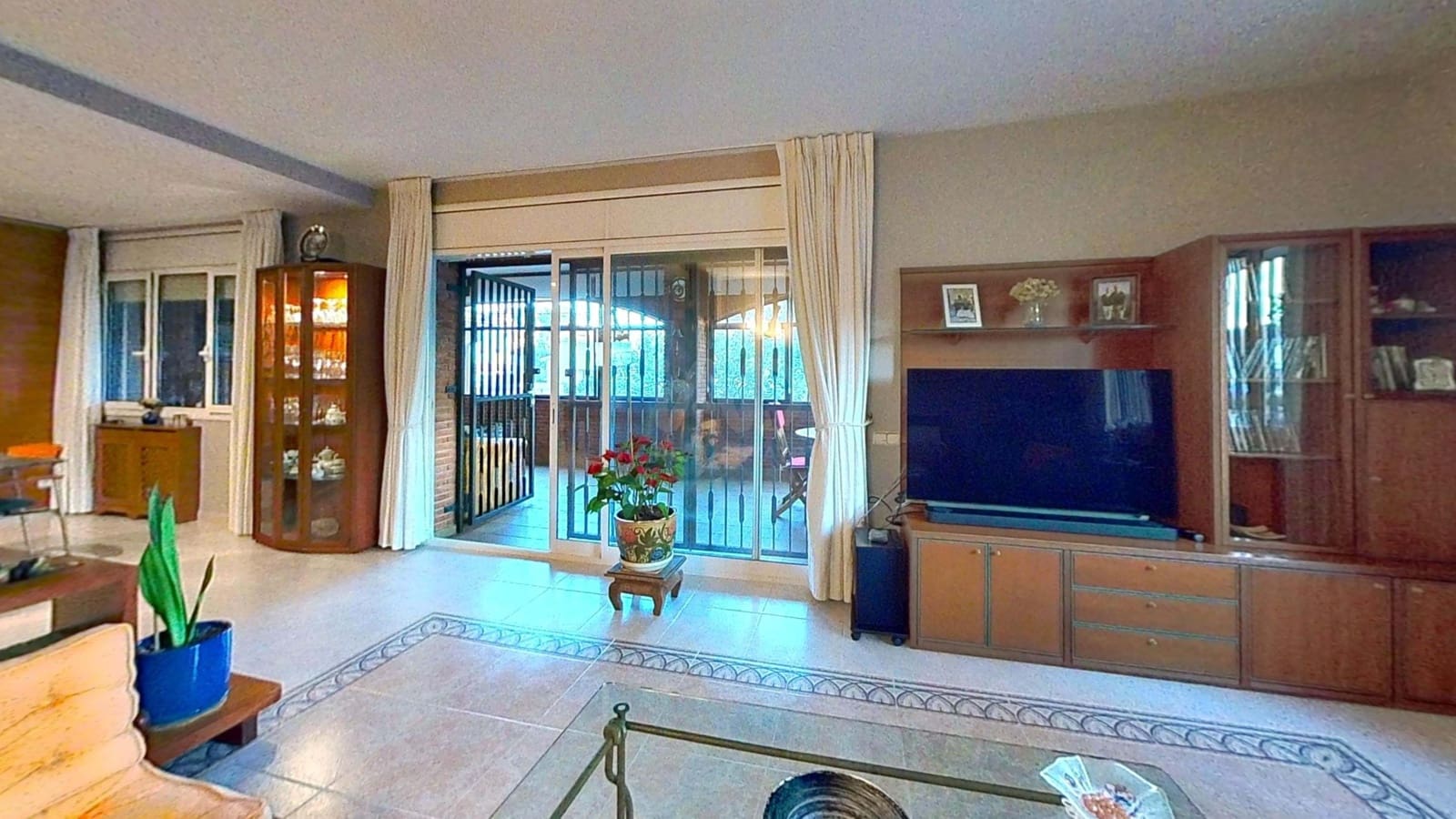 Chalet de 7 habitaciones en Calafell en venta con garaje - 775.000 € (Ref: 9989254)