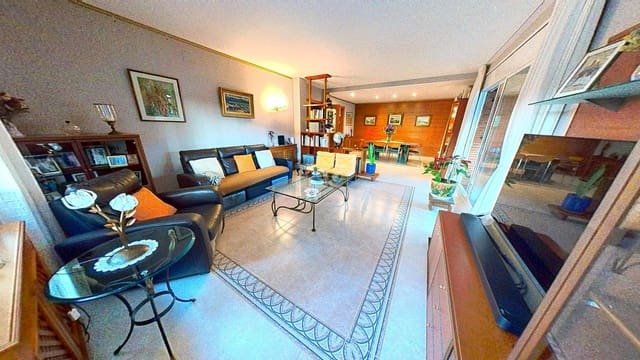 Chalet de 7 habitaciones en Calafell en venta con garaje - 775.000 € (Ref: 9989254)