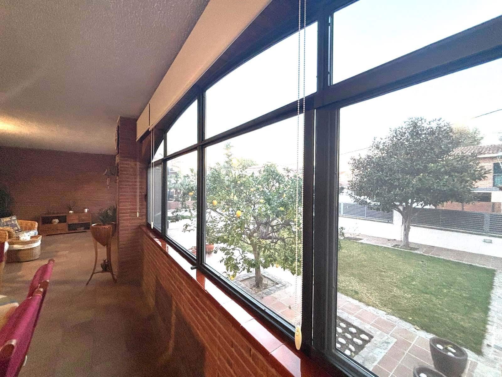 Chalet de 7 habitaciones en Calafell en venta con garaje - 775.000 € (Ref: 9989254)