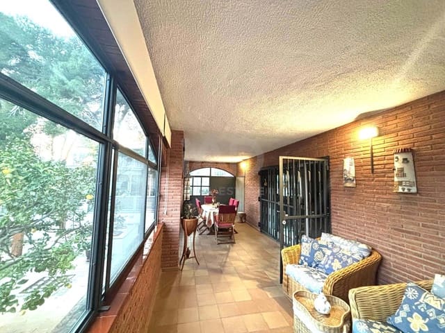 Chalet de 7 habitaciones en Calafell en venta con garaje - 775.000 € (Ref: 9989254)