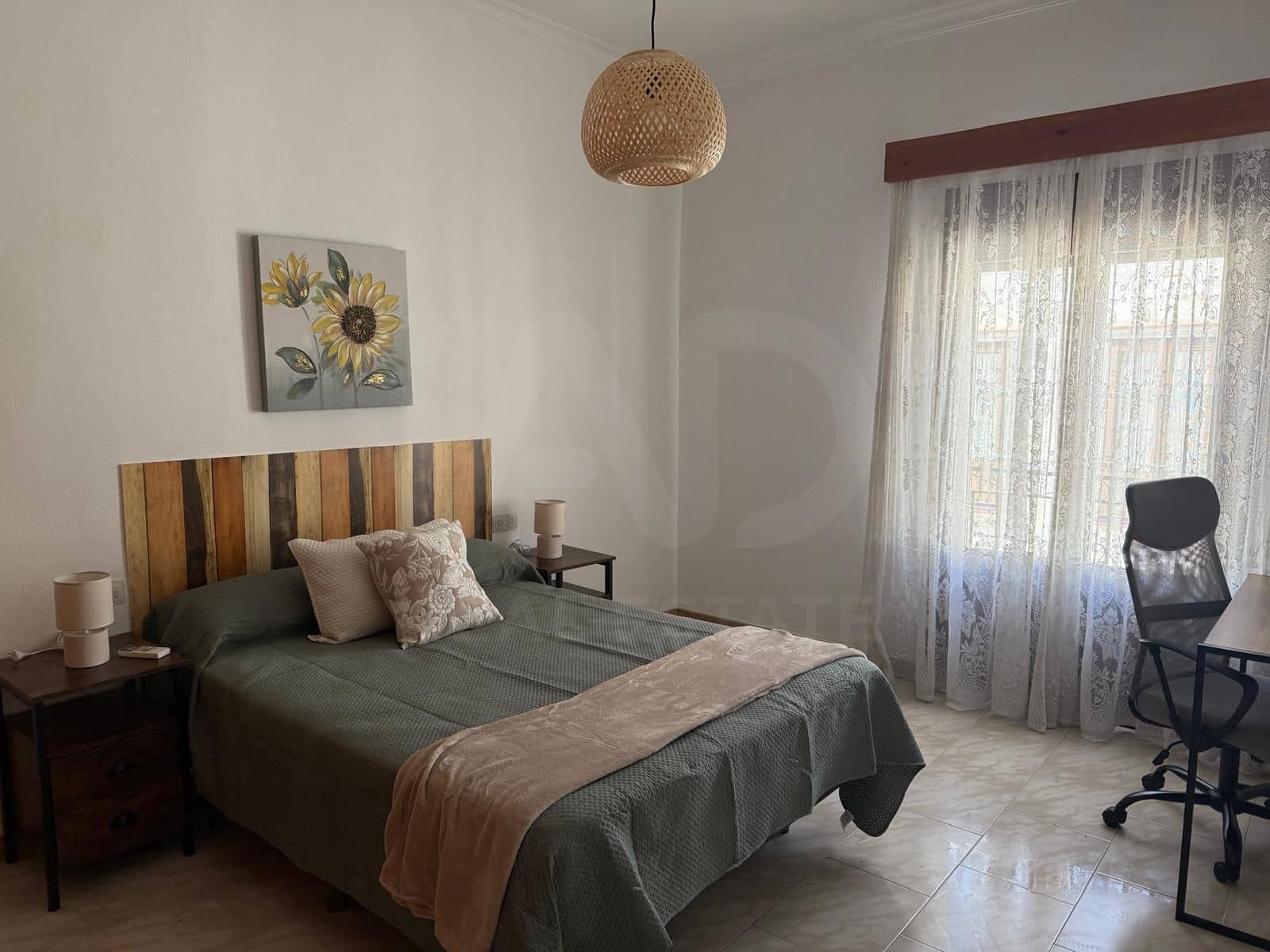 Hus til salgs i Sevilla by med garasje - € 297 000 (Ref: 9989257)
