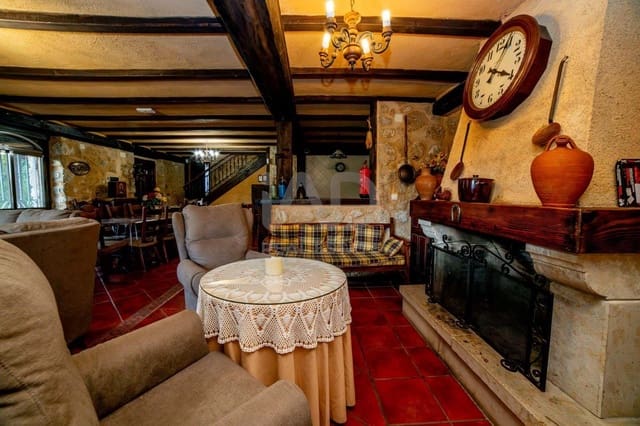 5 sypialnia Finka/Dom wiejski na sprzedaż w Miasto Salamanka z basenem - 550 000 € (Ref: 9989258)