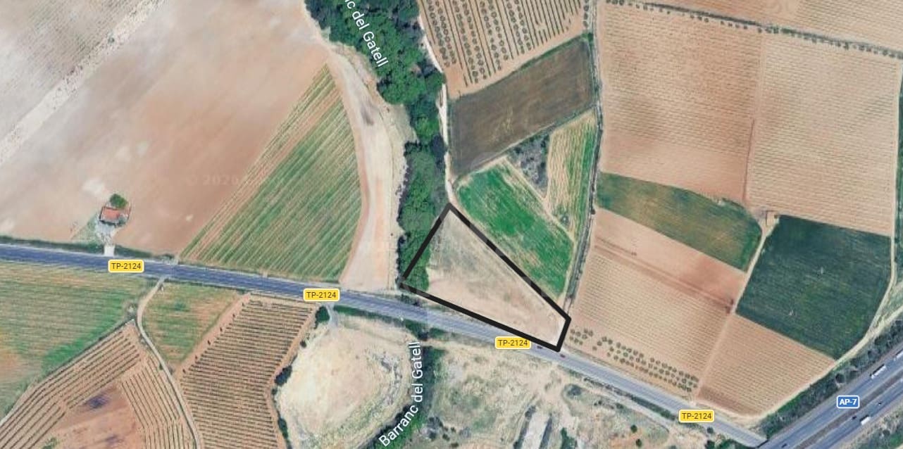 Mark till salu i Banyeres del Penedes - 18 500 € (Ref: 9989260)