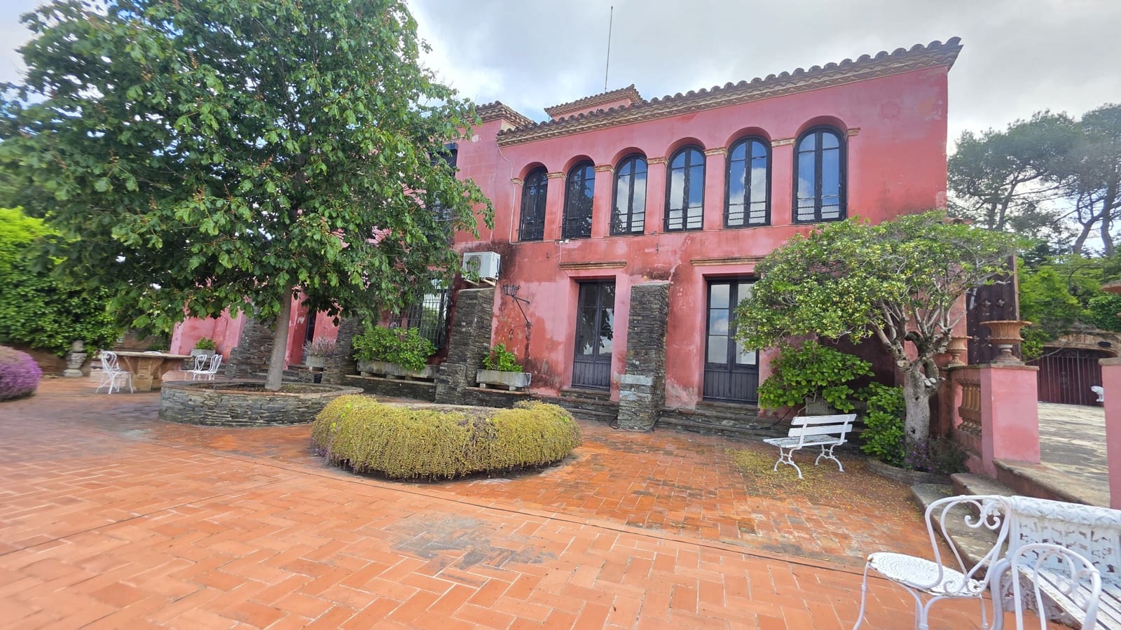 8 bedroom Finca/Country House for sale in Barcelona city with pool garage - € 3,500,000 (Ref: 9989263)