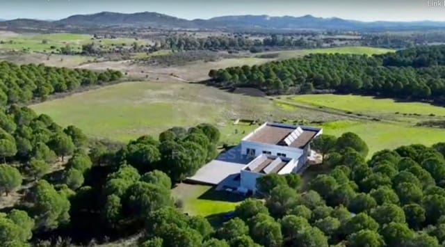 3 Zimmer Finca/Landgut zu verkaufen in Badajoz Stadt mit Pool Garage - 790.000 € (Ref: 9989264)