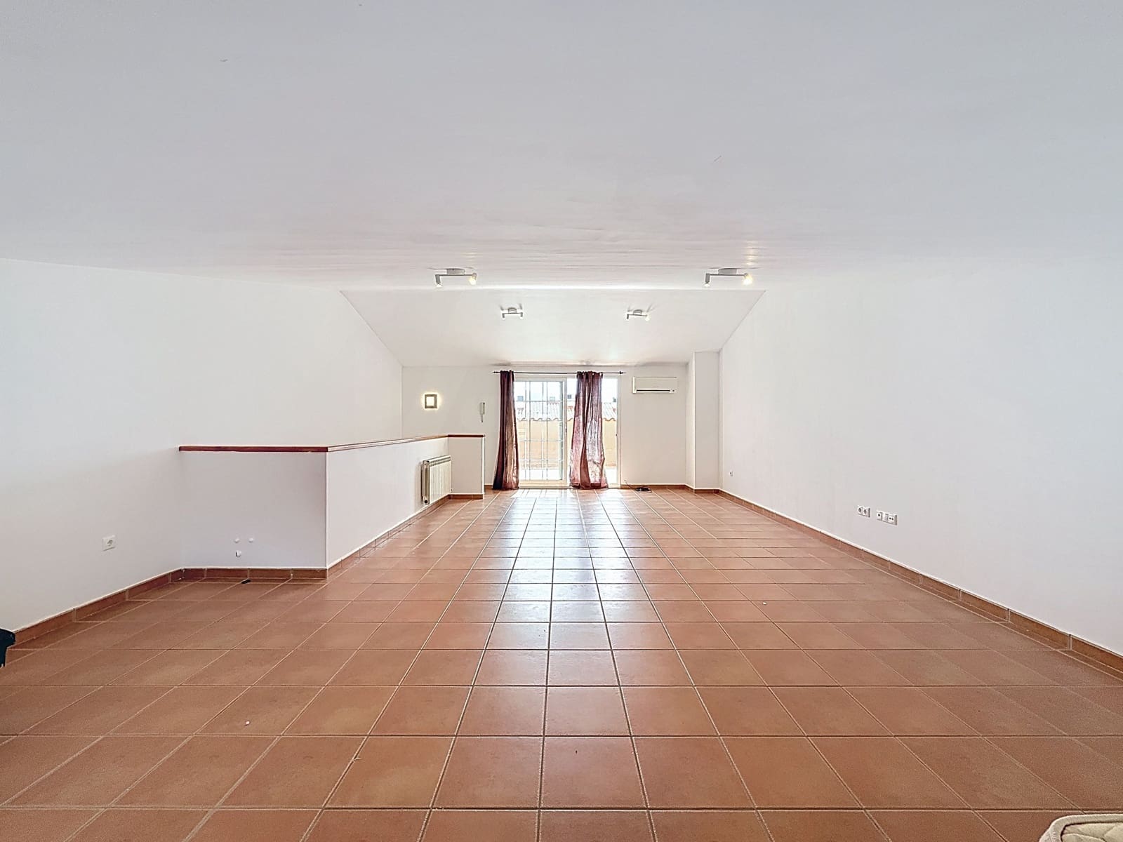 4 bedroom Terraced Villa for sale in Tarragona city - € 265,000 (Ref: 9989779)