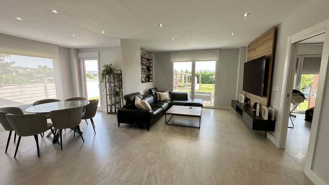 5 slaapkamer Huis te koop in Leon stad met garage - € 510.000 (Ref: 9989781)