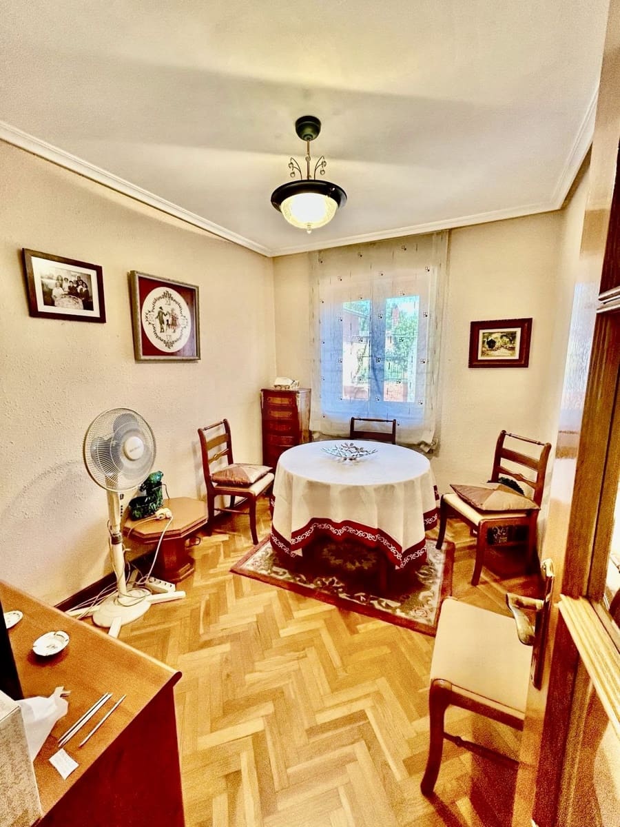3 sypialnia Dom na sprzedaż w Miasto Leon - 99 000 € (Ref: 9989788)