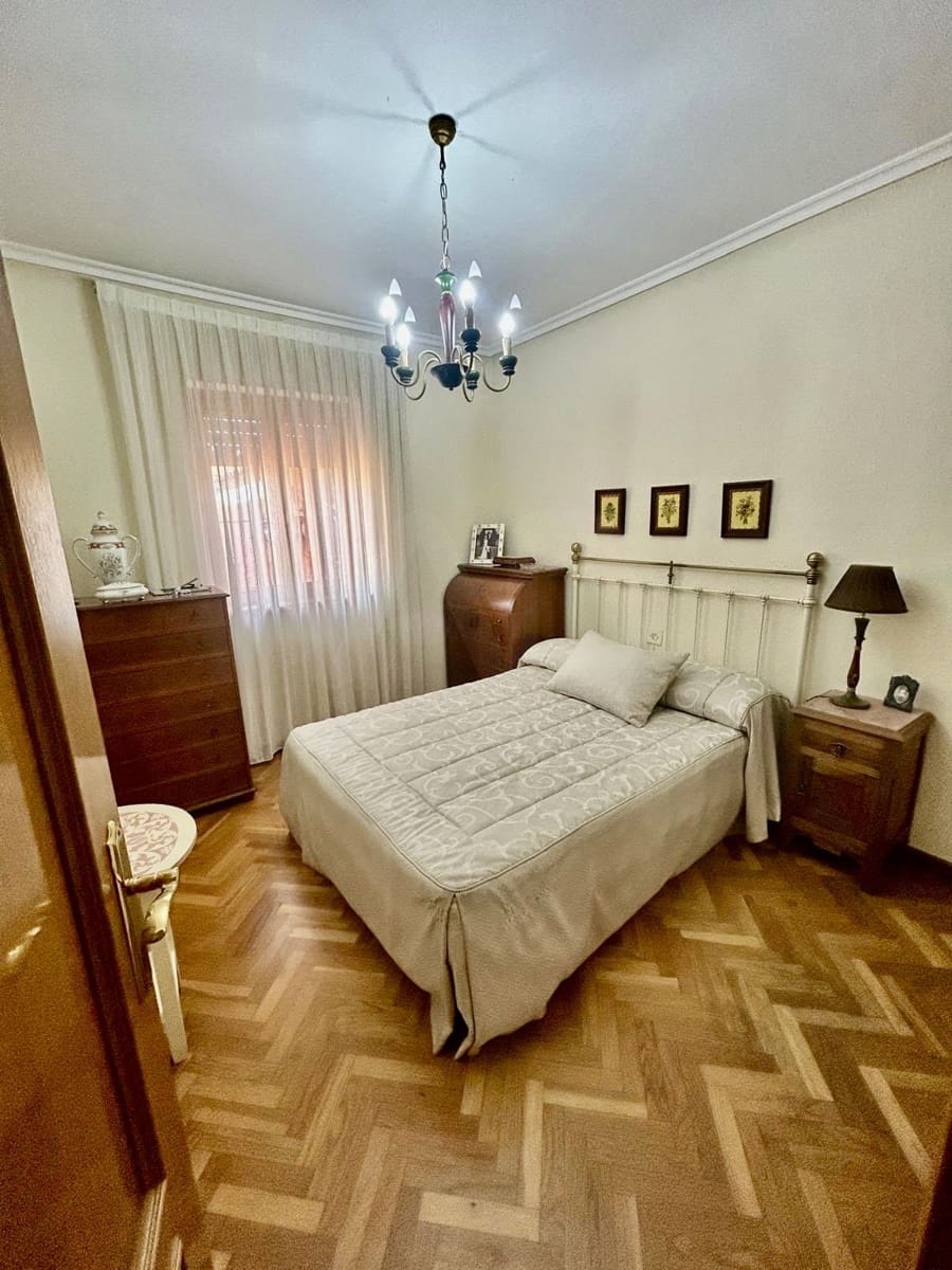 3 sypialnia Dom na sprzedaż w Miasto Leon - 99 000 € (Ref: 9989788)