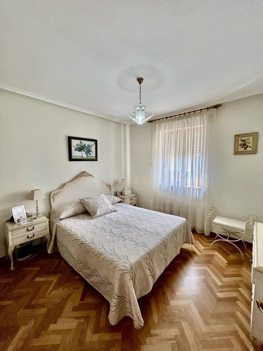 3 sypialnia Dom na sprzedaż w Miasto Leon - 99 000 € (Ref: 9989788)