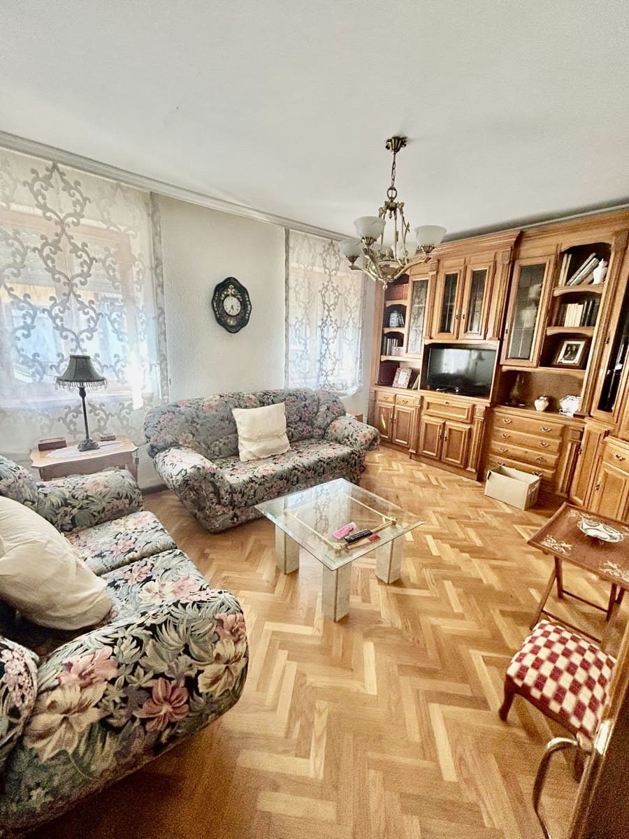 3 sypialnia Dom na sprzedaż w Miasto Leon - 99 000 € (Ref: 9989788)