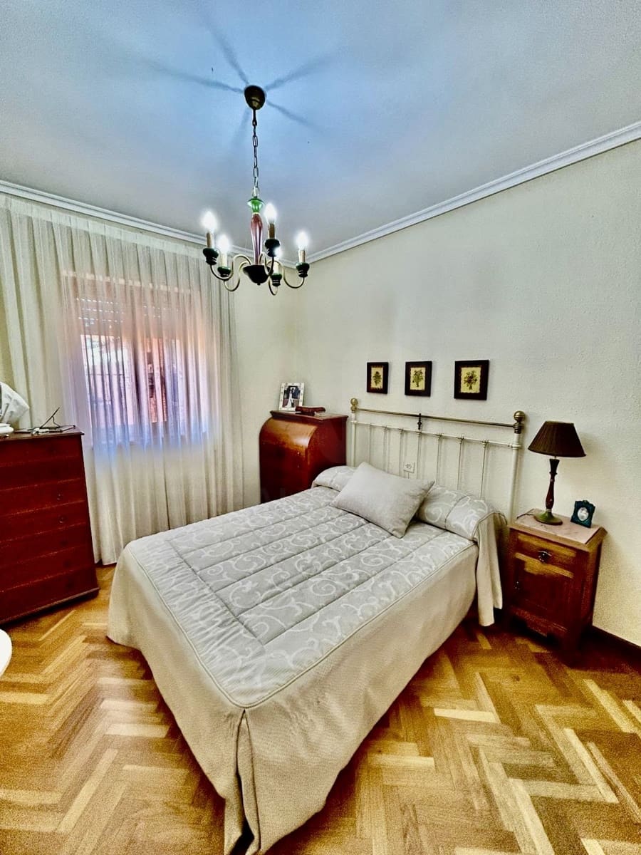 3 sypialnia Dom na sprzedaż w Miasto Leon - 99 000 € (Ref: 9989788)