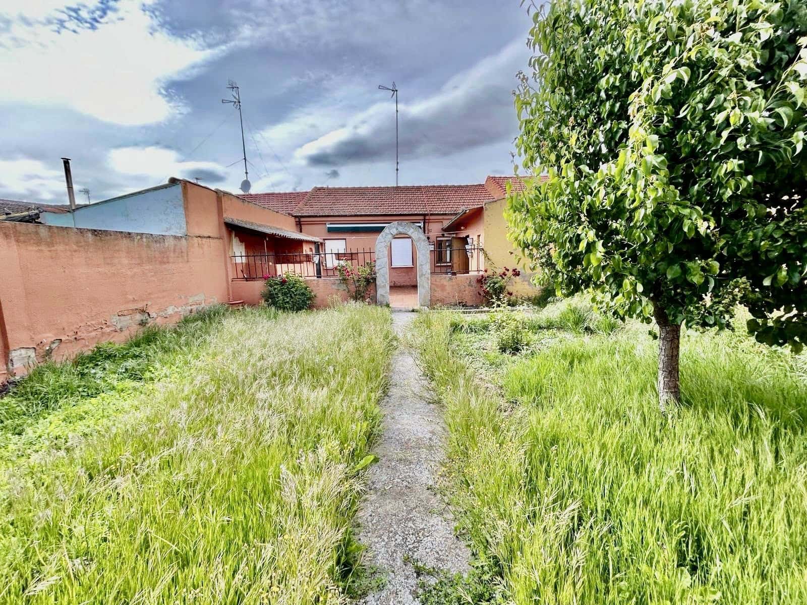 3 sypialnia Dom na sprzedaż w Miasto Leon - 99 000 € (Ref: 9989788)