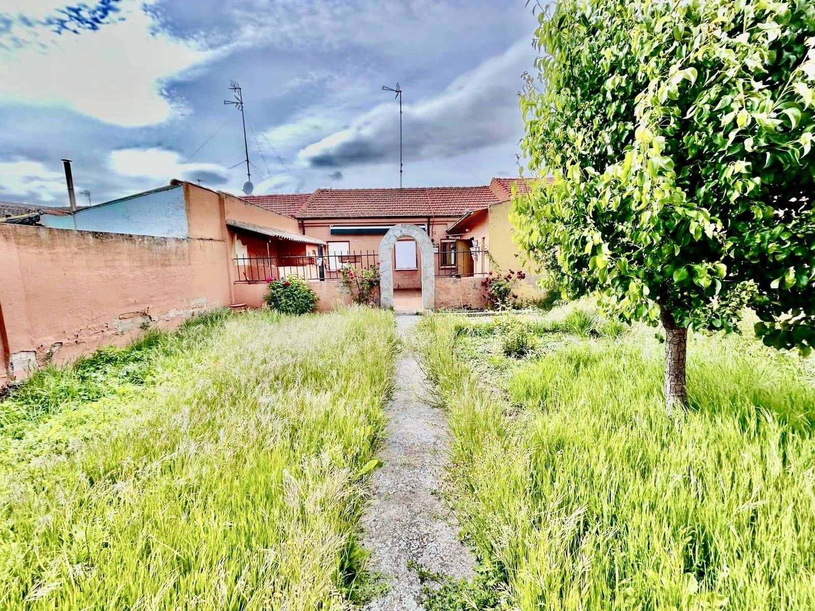 3 sypialnia Dom na sprzedaż w Miasto Leon - 99 000 € (Ref: 9989788)