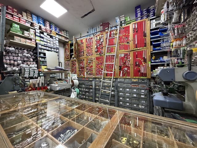 Commerciale da affittare in Puerta del Ángel, Madrid città - 2.500 € (Rif: 9989795)