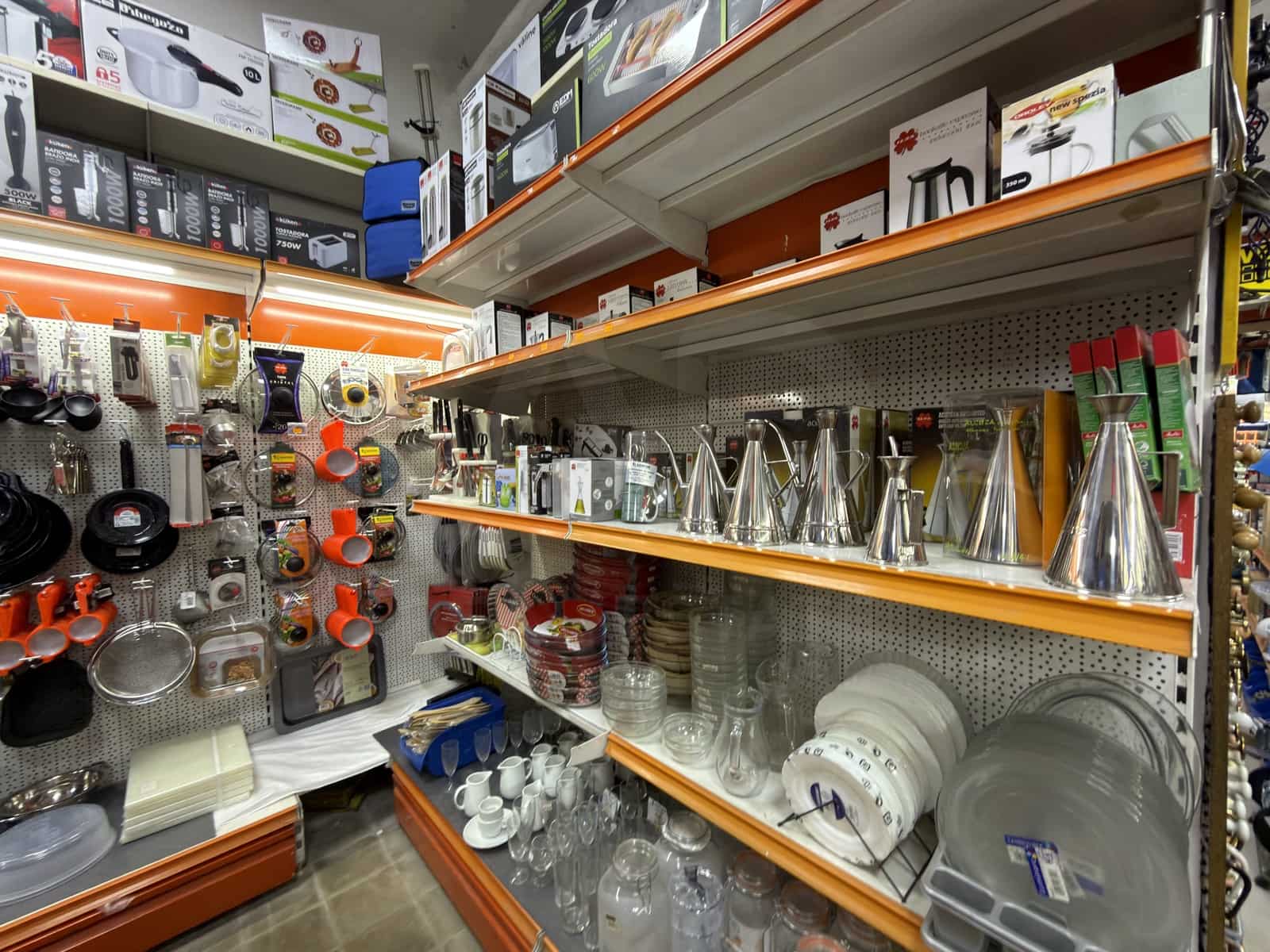 Commercial for rent in Madrid city - € 2,500 (Ref: 9989795)