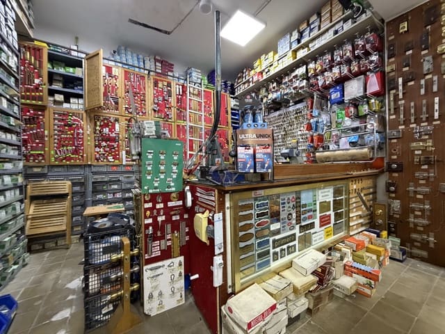 Commerciale da affittare in Puerta del Ángel, Madrid città - 2.500 € (Rif: 9989795)