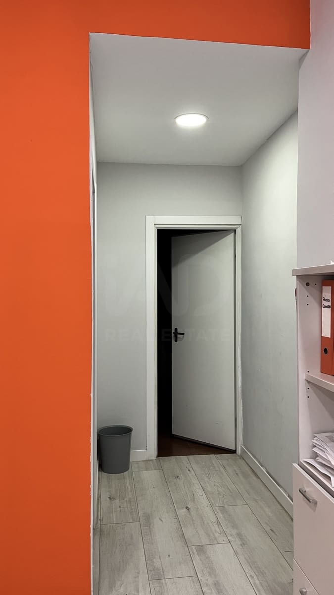 Commercial for sale in Madrid city - € 420,000 (Ref: 9989801)