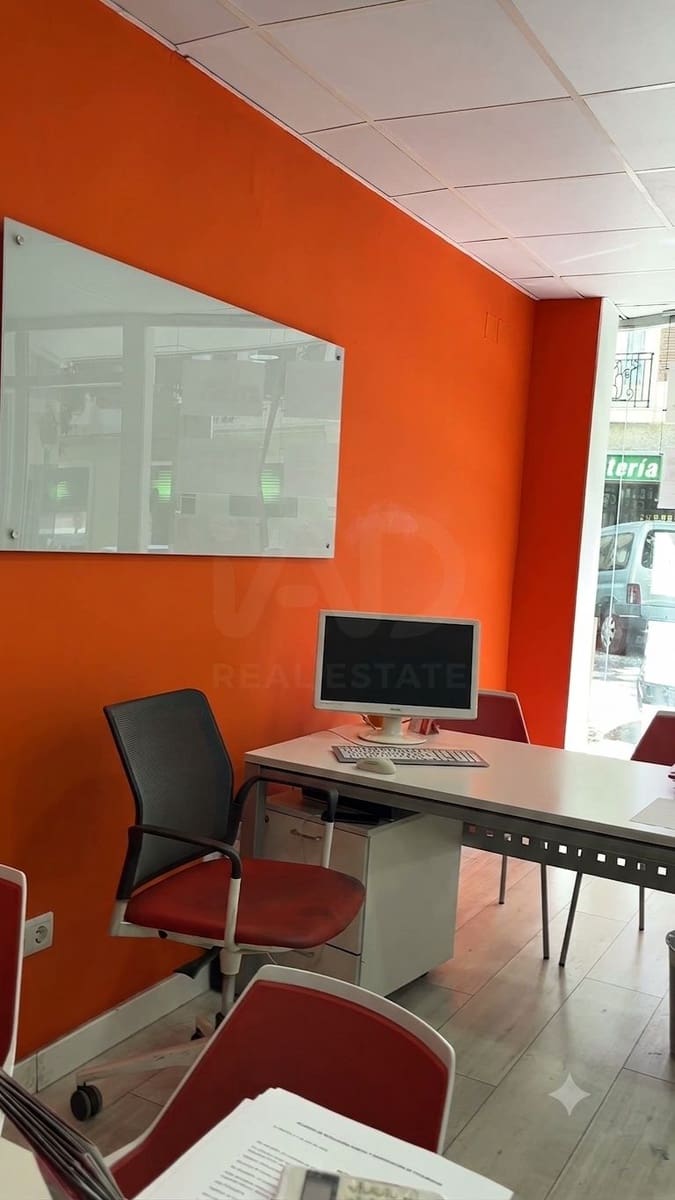 Commercial for sale in Madrid city - € 420,000 (Ref: 9989801)