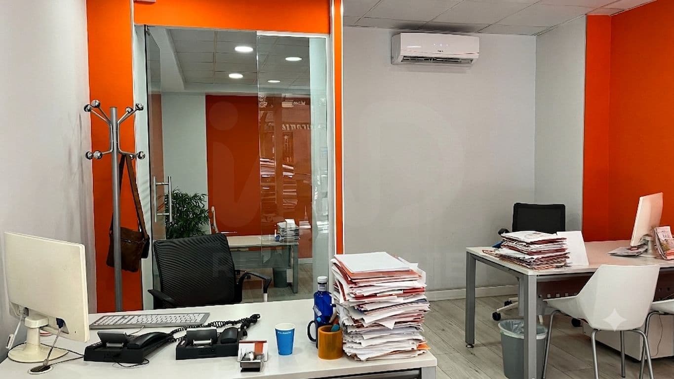 Commercial for sale in Madrid city - € 420,000 (Ref: 9989801)