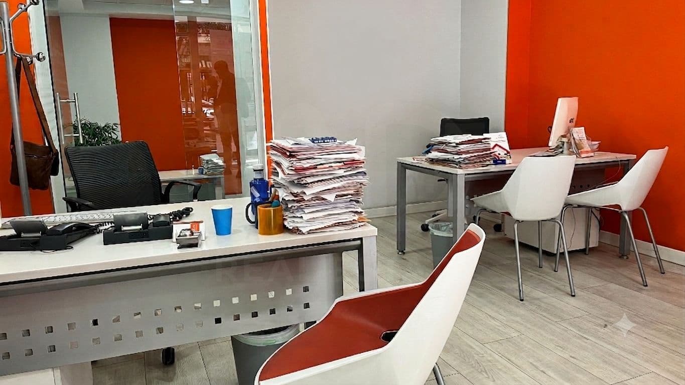 Commercial for sale in Madrid city - € 420,000 (Ref: 9989801)