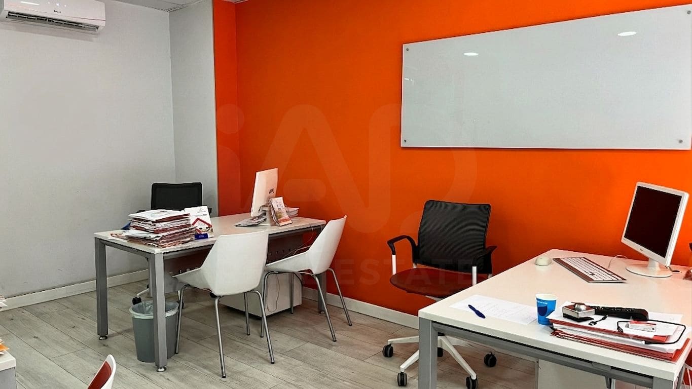 Commercial for sale in Madrid city - € 420,000 (Ref: 9989801)