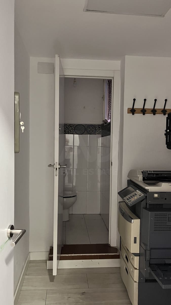 Commercial for sale in Madrid city - € 420,000 (Ref: 9989801)