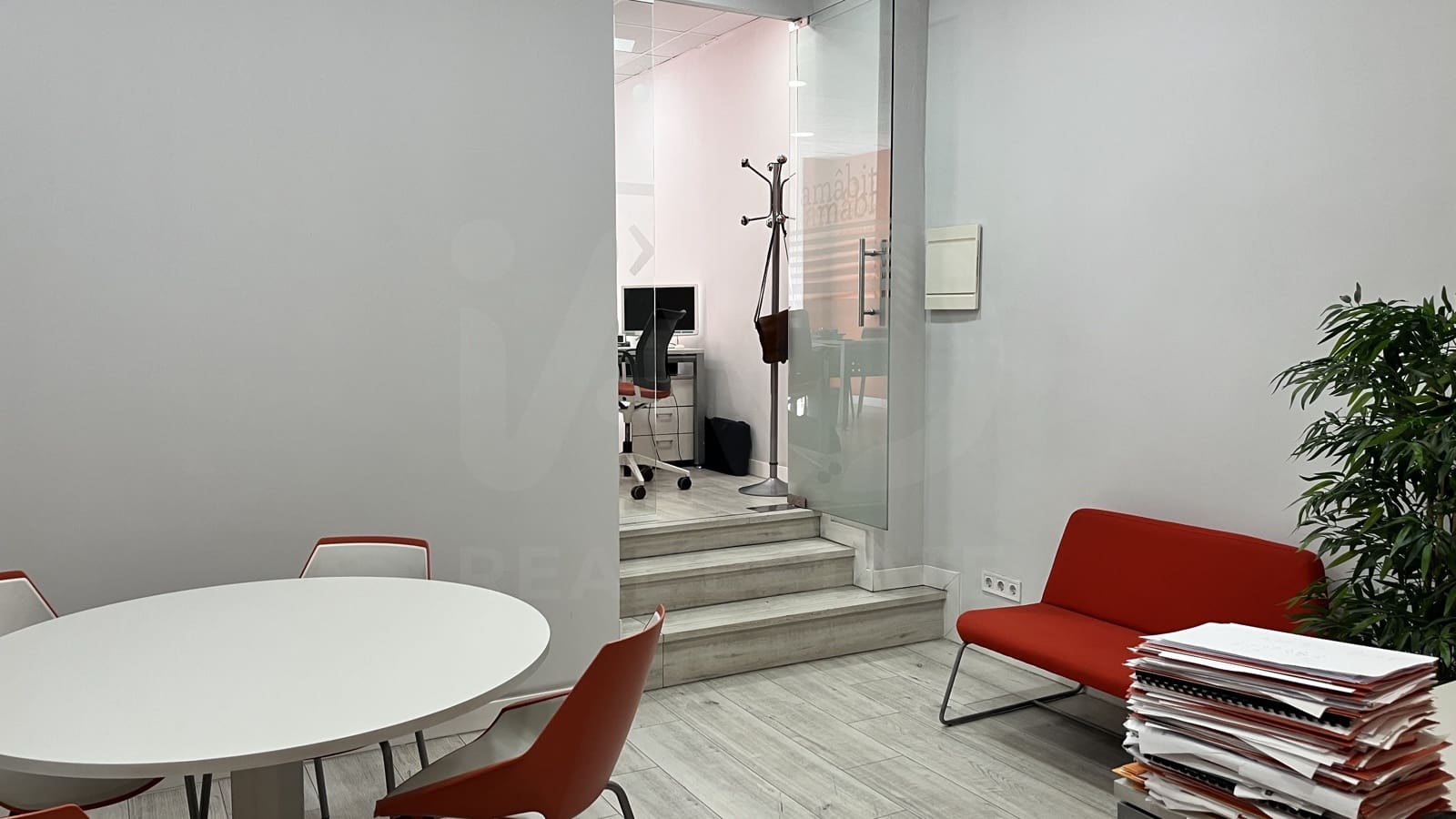 Commercial for sale in Madrid city - € 420,000 (Ref: 9989801)