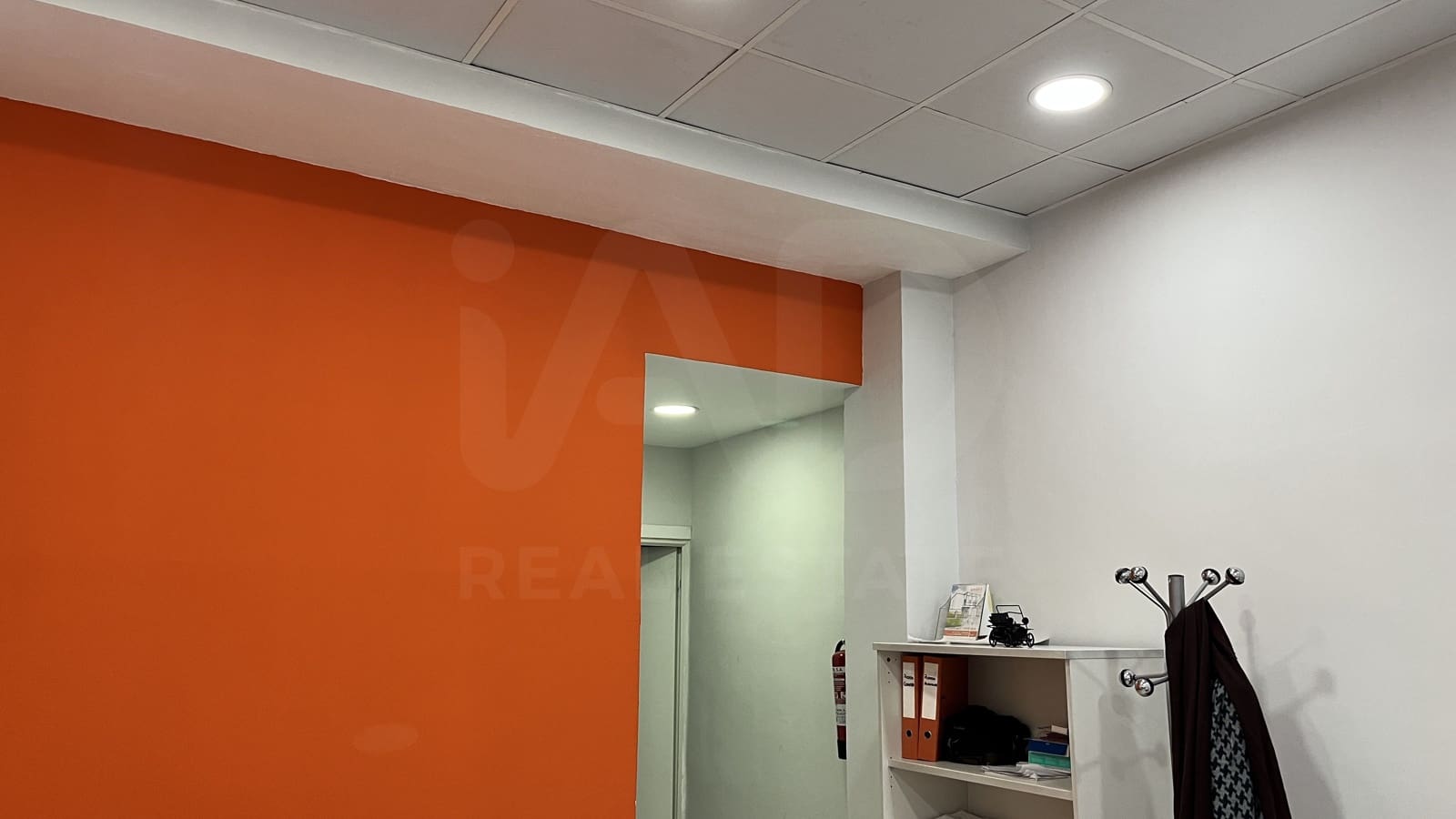 Commercial for sale in Madrid city - € 420,000 (Ref: 9989801)