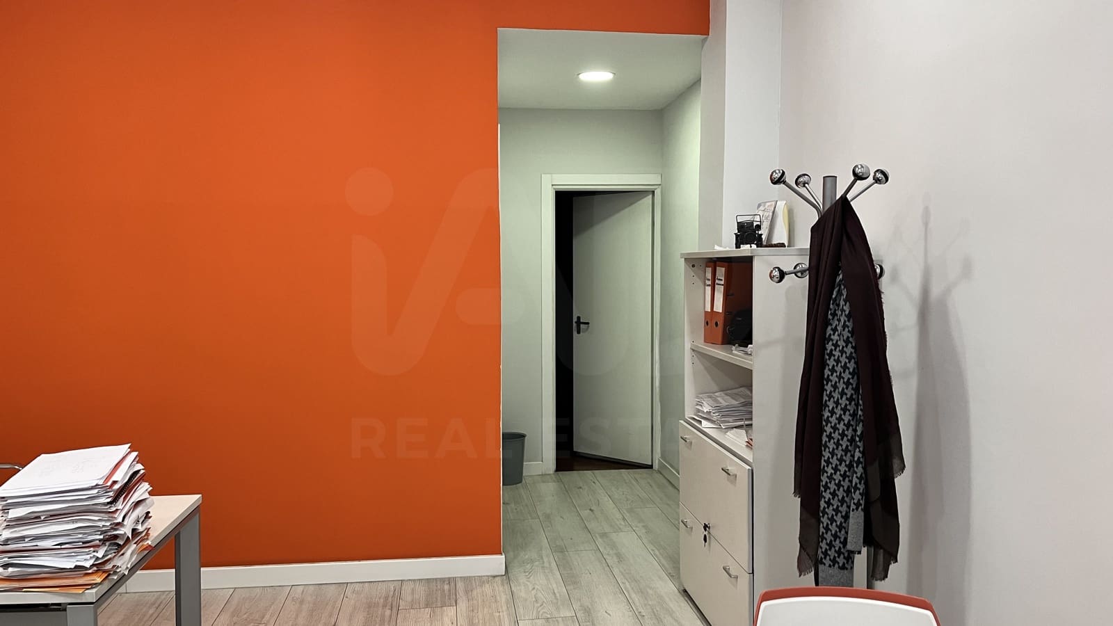 Commercial for sale in Madrid city - € 420,000 (Ref: 9989801)