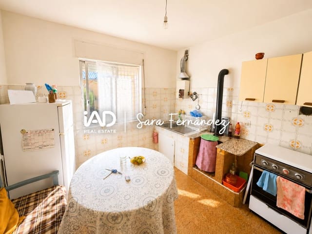 2 bedroom Finca/Country House for sale in Riego de la Vega with garage - € 70,000 (Ref: 9989811)