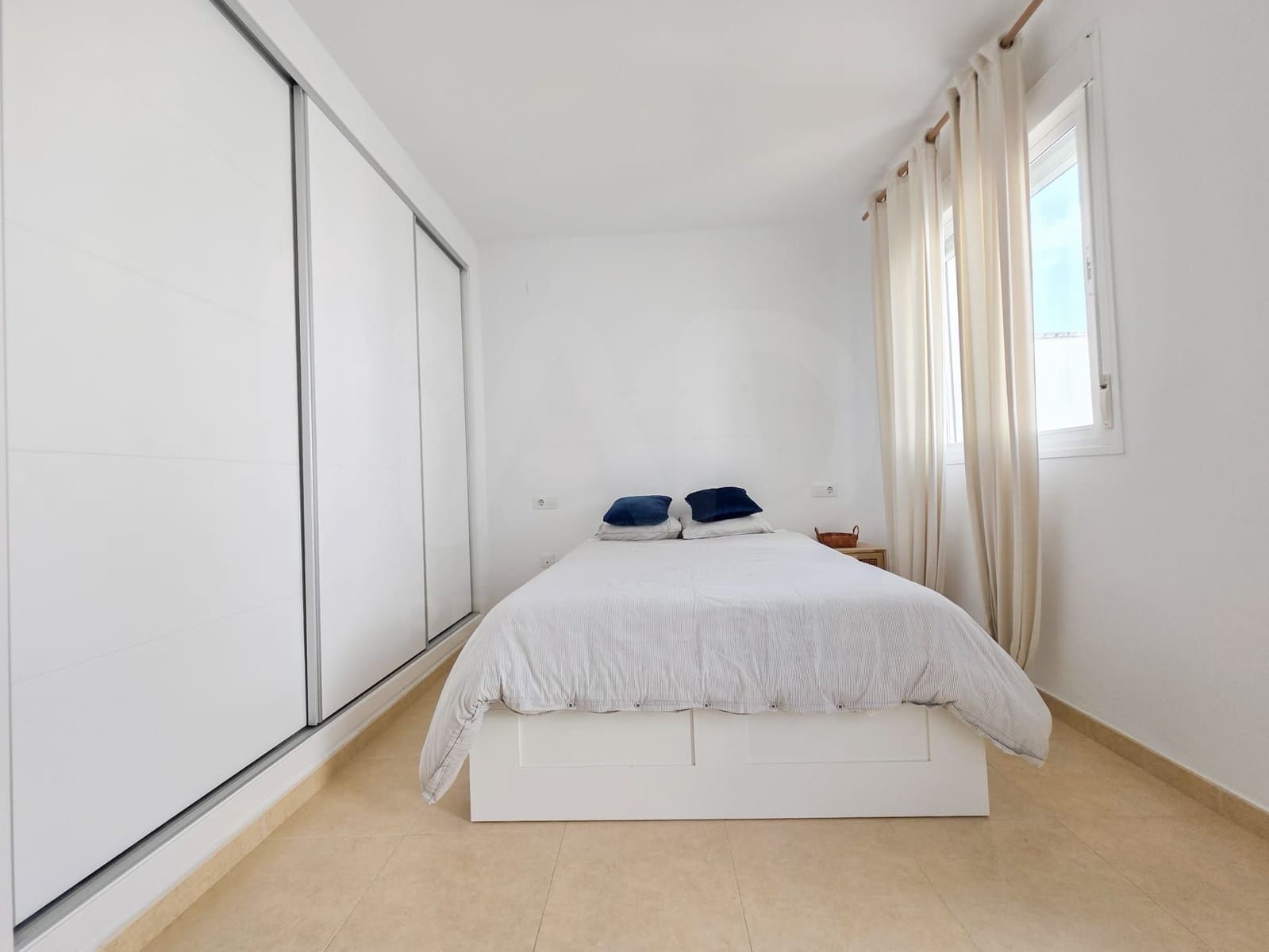 4 soverom Rekkehus til salgs i Cordoba by med garasje - € 160 000 (Ref: 9990105)