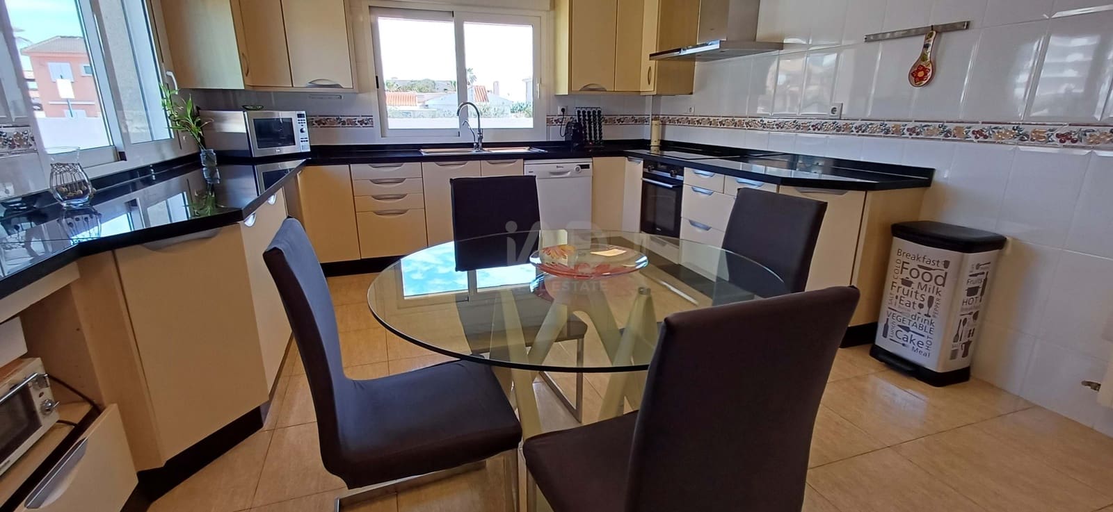 5 sypialnia Willa na sprzedaż w La Manga del Mar Menor z basenem garażem - 599 000 € (Ref: 9990107)