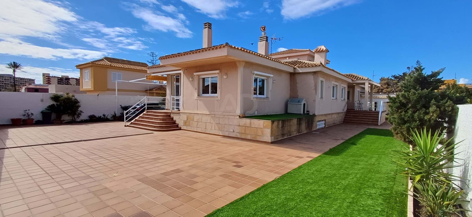 5 sypialnia Willa na sprzedaż w La Manga del Mar Menor z basenem garażem - 599 000 € (Ref: 9990107)