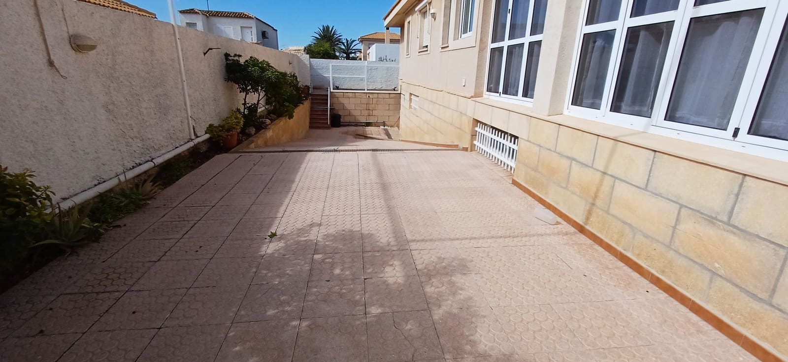 5 sypialnia Willa na sprzedaż w La Manga del Mar Menor z basenem garażem - 599 000 € (Ref: 9990107)