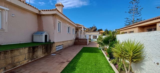 5 sypialnia Willa na sprzedaż w La Manga del Mar Menor z basenem garażem - 599 000 € (Ref: 9990107)